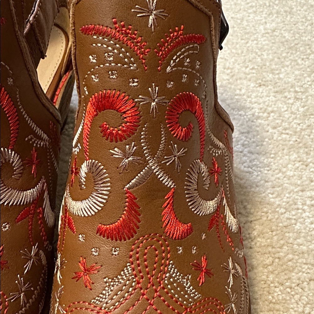 Kelsie Dagger Brooklyn Kline embroidered block heel bootie size 7.5 - Picture 8 of 11
